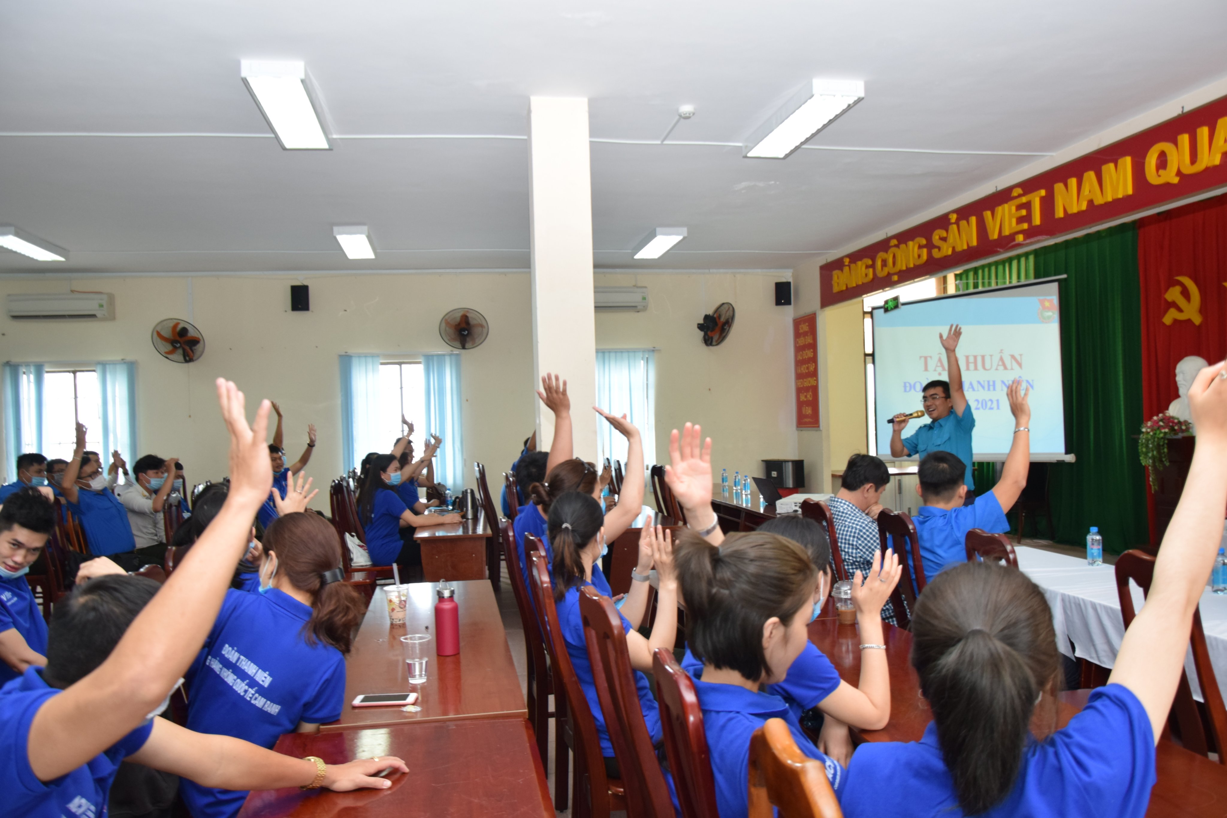 Báo cáo viên Nguyễn Khắc Duy - Trưởng ban phong trào thanh niên, Giám đốc trung tâm hỗ trợ thanh niên tỉnh Khánh Hoà