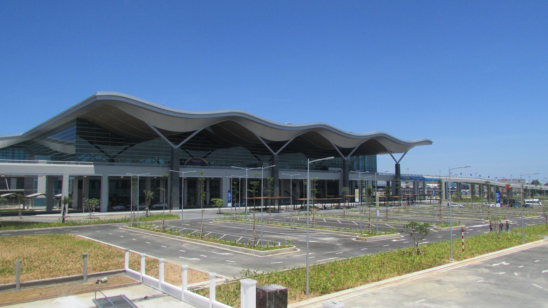 Аэропорт во вьетнаме. Аэропорт Нячанг Вьетнам. Cam ranh Airport. Камрань Вьетнам. Аэродром Камрань.