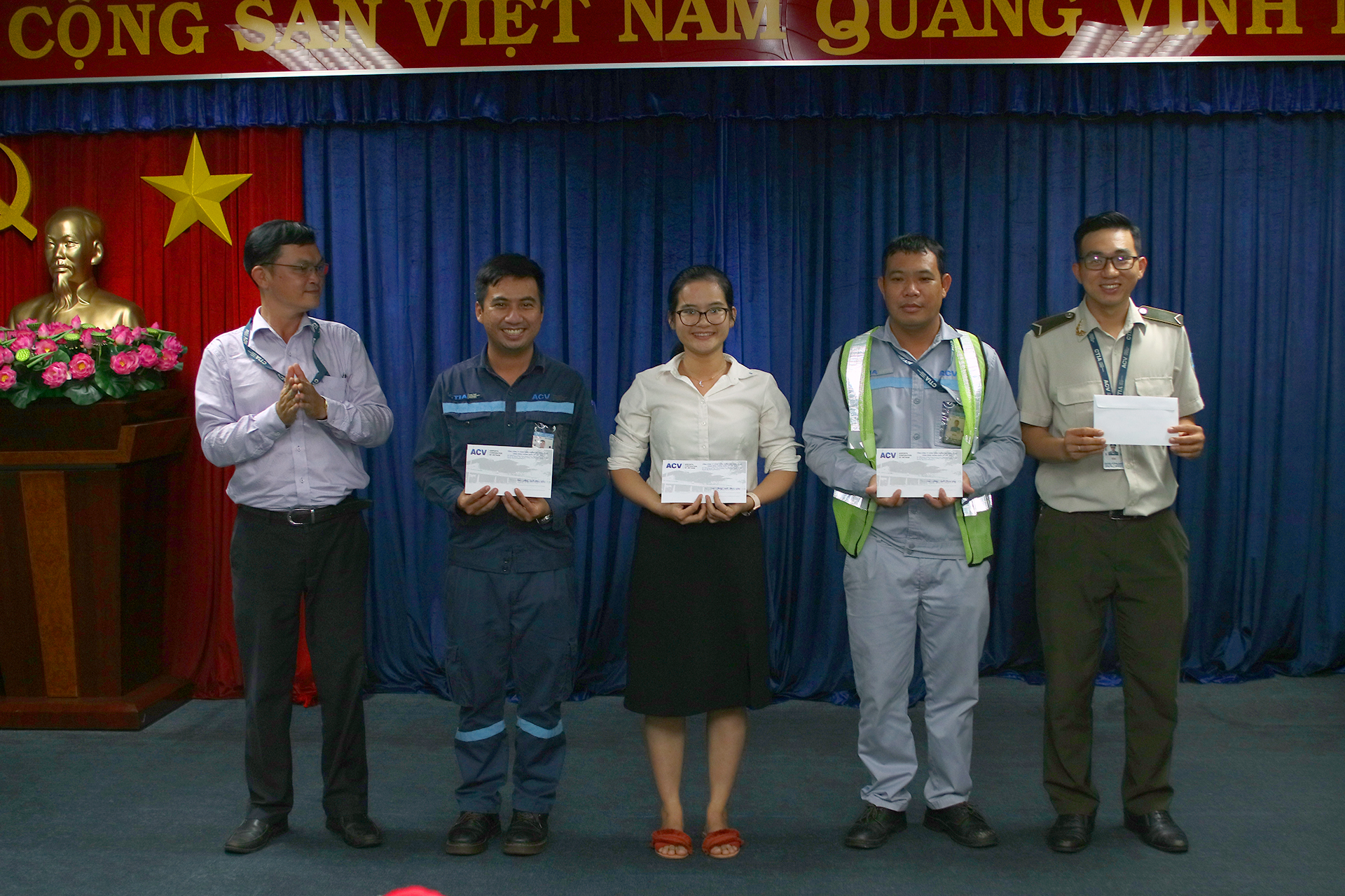 Trang trí Phòng làm việc – Trao giải cho các đội