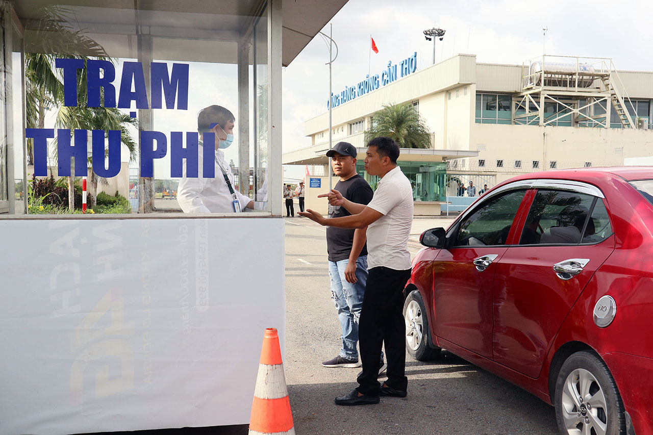 Tình huống “Hai đối tượng taxi dù gây rối tại Trạm thu phí”