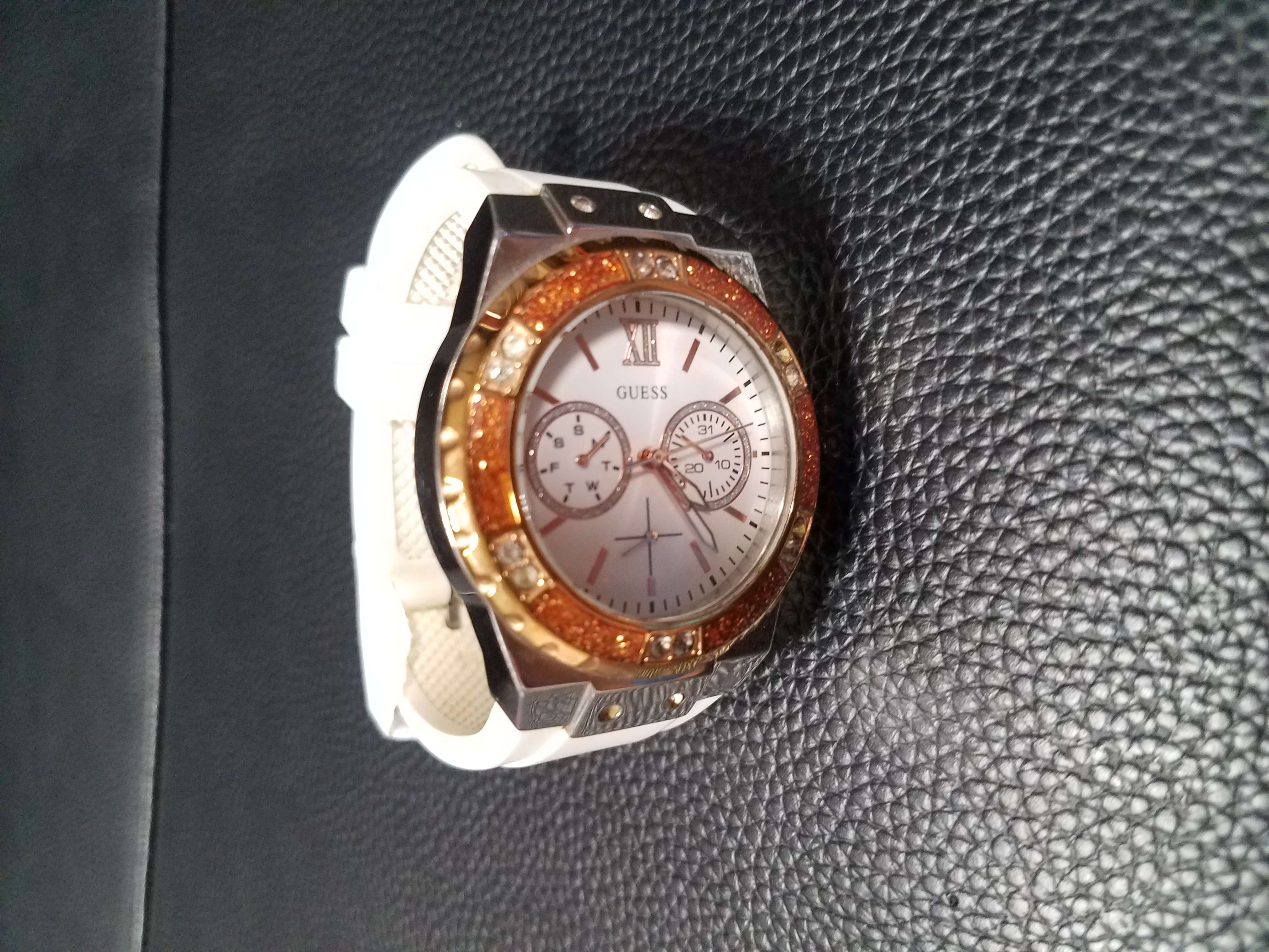 Đồng Hồ Nữ Guess Pin (Quartz)-Dây Silicon Chính Hãng ⋆ NiceWatch