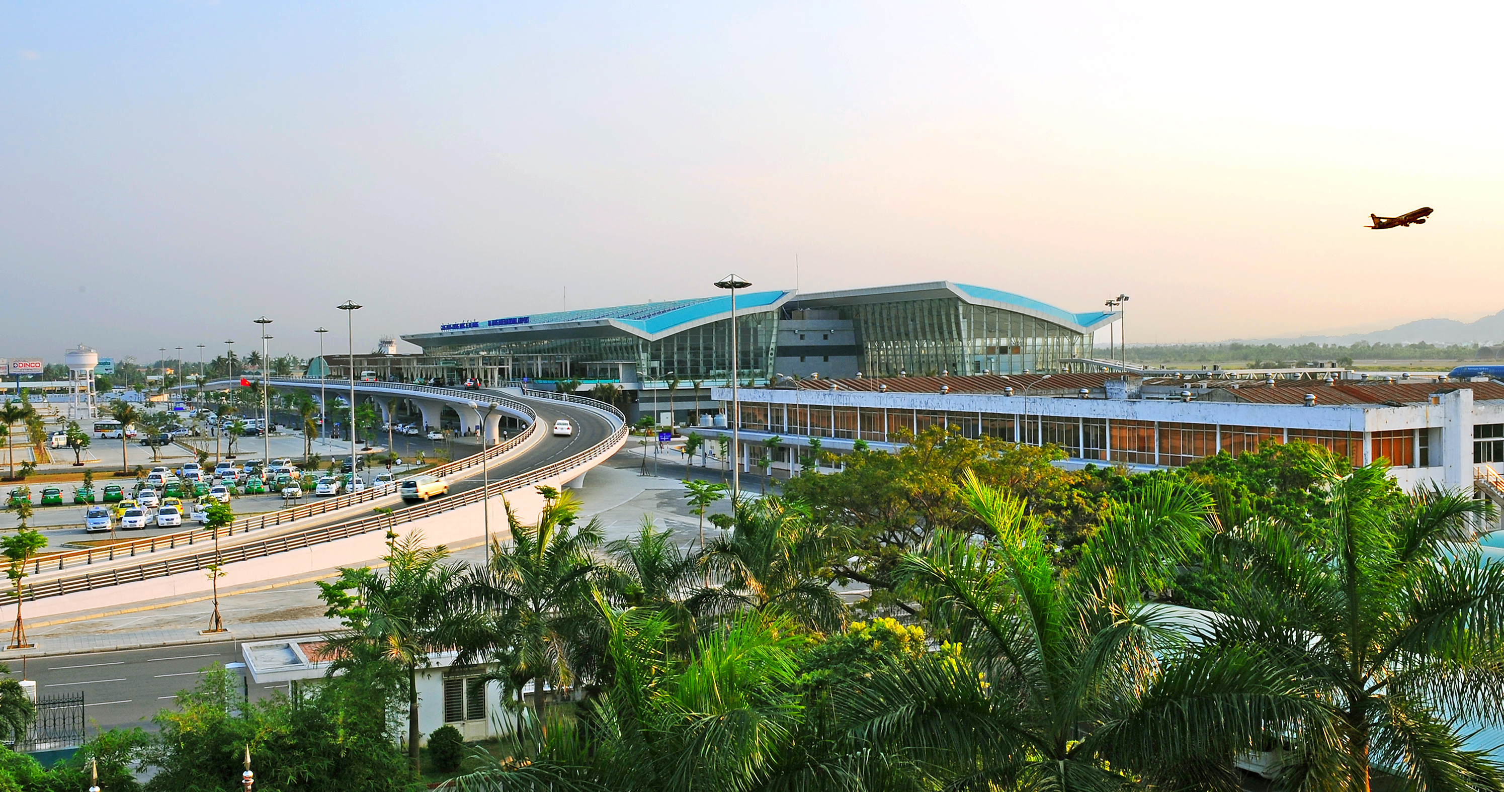 岘港国际机场 Da Nang International Airport 是一个位于越南中部最大城市岘港的机场。